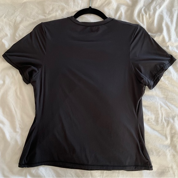 SKIMS Fits Everybody Short Sleeve T-Shirt - Picture 2 of 3